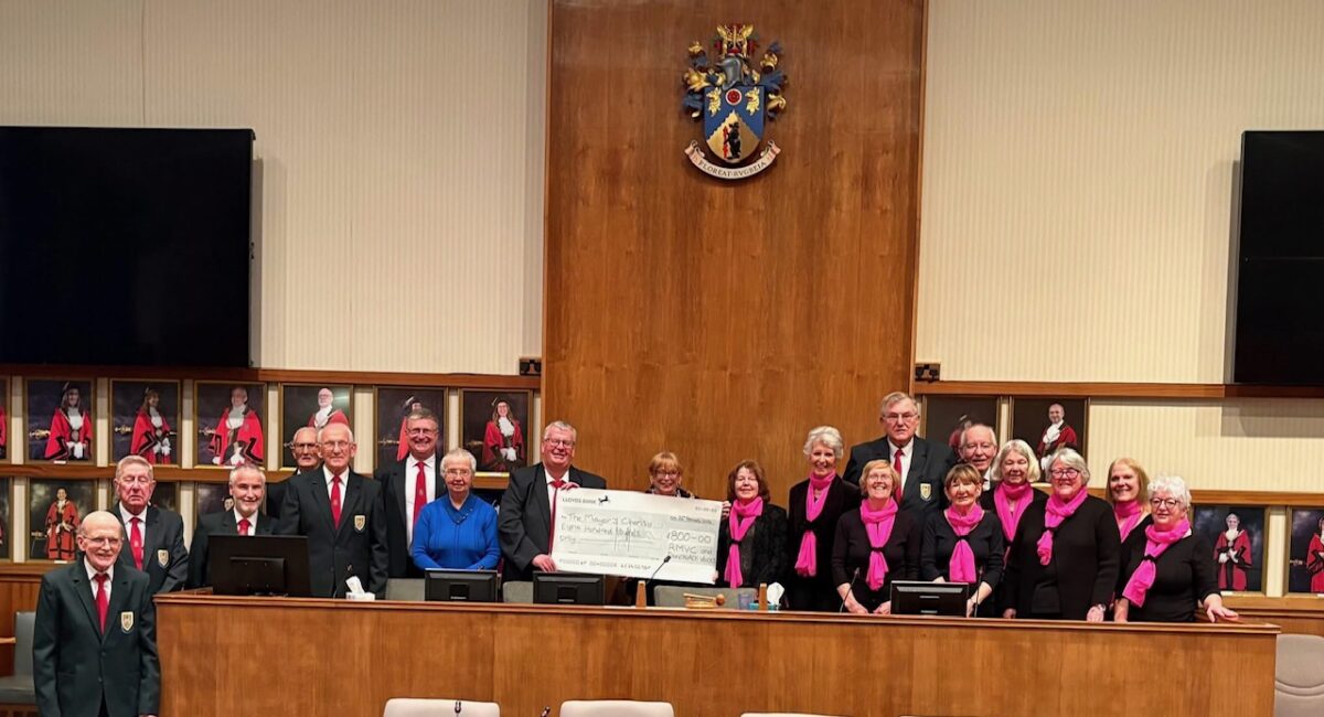RMVC present cheque to Rugby’s Mayor